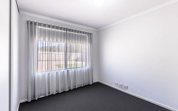 Spacious Family Home in a Prime Coastal Location - Photo 1