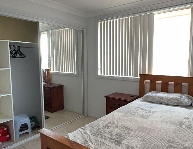 Cabramatta West - Photo 1