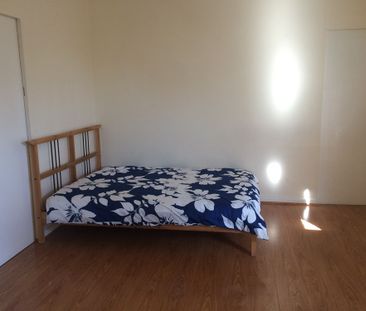 5-bedroom shared house, Finch Street - Photo 1