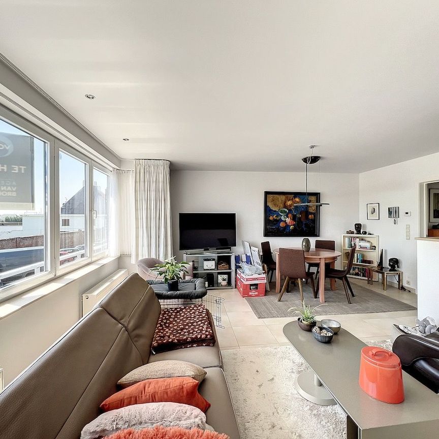 Twee‑slaapkamerappartement met open zicht op sportstadium De Taeye. - Photo 1