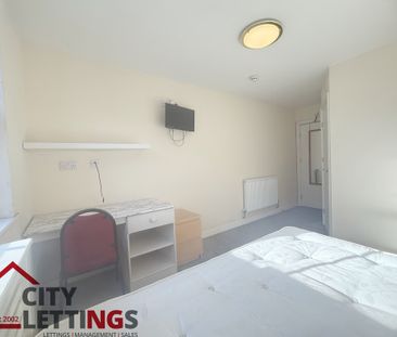 4 Bedroom Flat - Photo 2