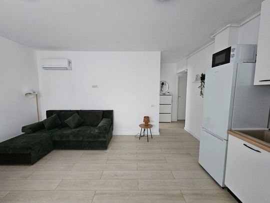 Apartament tip studio, metrou Berceni - Prima inchiriere - Fotografie 1