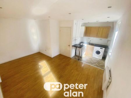 1 bedroom flat to rent - Photo 2
