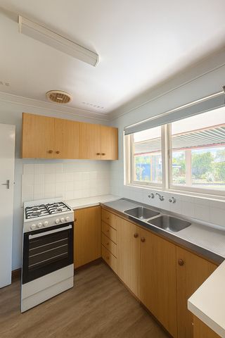 For Lease – 3 Bedroom Home in the Heart of Warwick - Photo 4