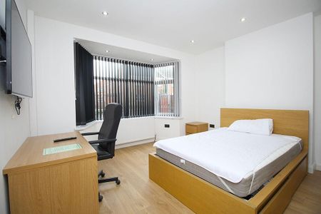 1 bedroom in a flat share to rent - Photo 4
