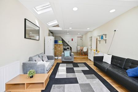 4 Bed Terraced House, Chingford Road, E17 - Photo 2