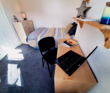 3 Bedrooms 1 bathroom - Photo 2