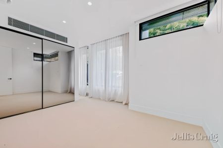 4 Bed, 3 Bath - Photo 5