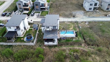 Casa individuala in Dezmir cu panorama spre aeroport - Photo 4