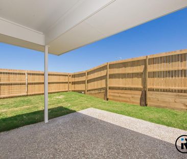 MUST SEE, NEAR NEW 3 BEDROOM FAMILY HOME! - Photo 6