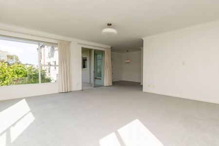 Charming Apartment - Photo 3