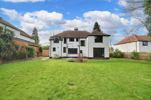 The Avenue, Radlett - Photo 1