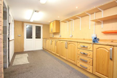 2 bedroom semi-detached bungalow to rent - Photo 3