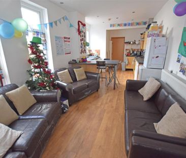 6 bedroom terraced house to rent - Photo 1