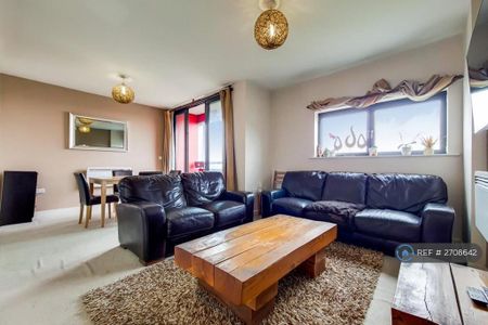 2 bedroom flat to rent - Photo 3