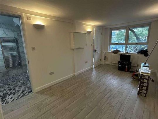 Commondale, Putney, SW15 - Photo 1