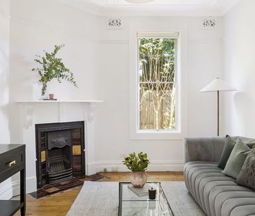 Two-bedroom semi in prime village location - Photo 2