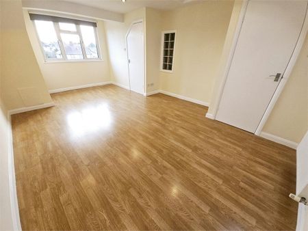 4 bedroom semi-detached house to rent - Photo 5