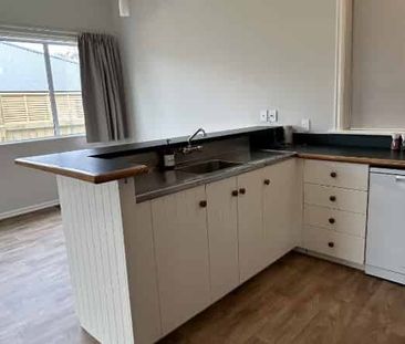 Beautifully Restored 1920’s Character Home – Charm Meets Modern Com... - Photo 4