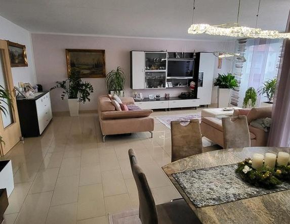 Wohnung 4,5 Zim.120m² 1 Stock Stock renoviert - Photo 1