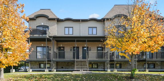 Rare Condo 2 Chambres Boul Des Grives - Photo 2