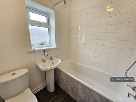 3 bedroom terraced house to rent - Photo 5