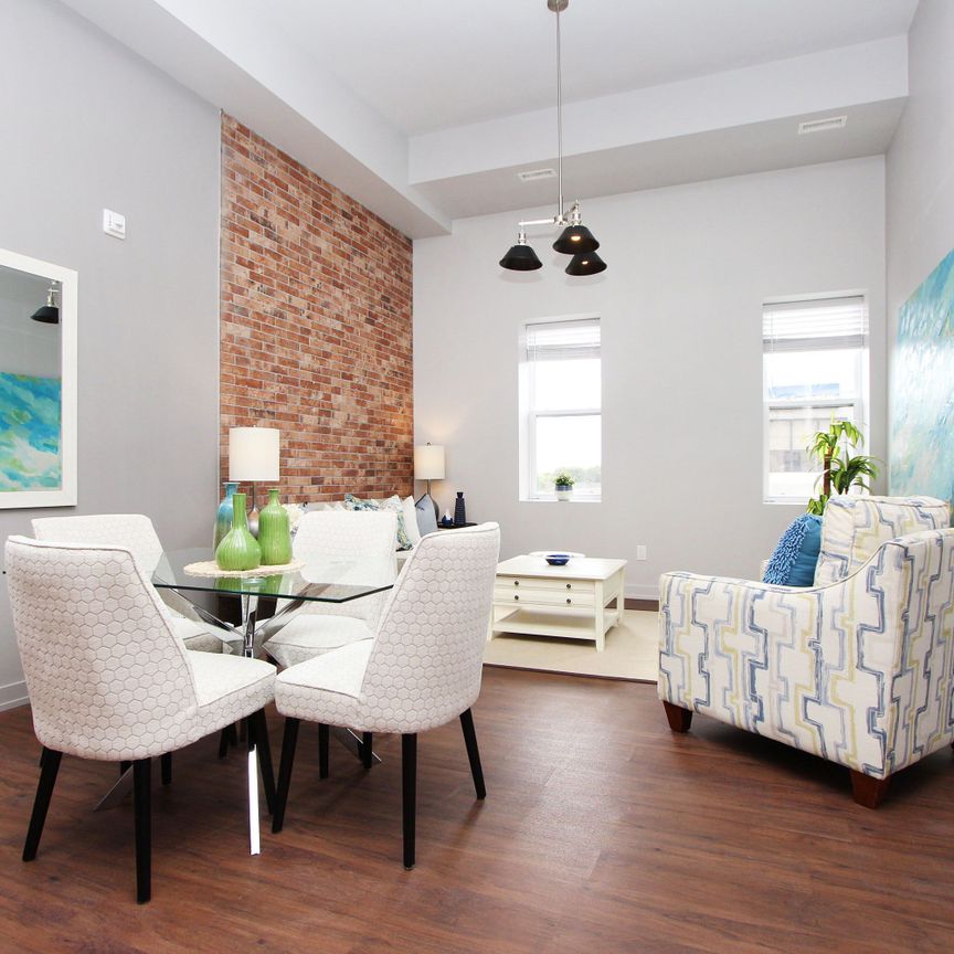 For Lease - 14 1/2 King Street Unit# 309, Oshawa, Ontario - Photo 1