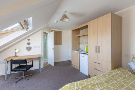 1 bedroom in a house share to rent - Photo 3