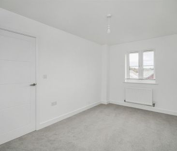 4 bedroom detached house to rent - Photo 4
