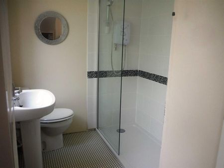 Eastleigh Road, Devizes, SN10 - Photo 5