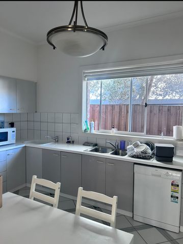 St Kilda East - Photo 3