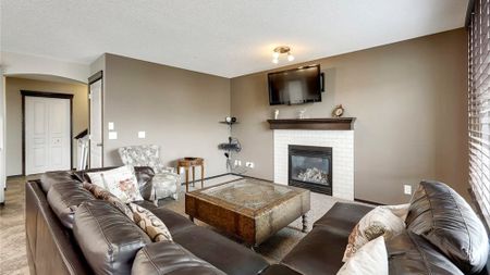 3+1 Bedroom Home For Rent In Cranston! - Photo 4