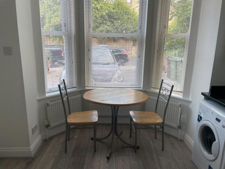 Studio Flat, Farnan Road, SW16 - Photo 3