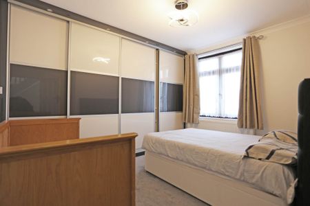 Price £3,500 pcm - Available Now - Part Furnished - Photo 3