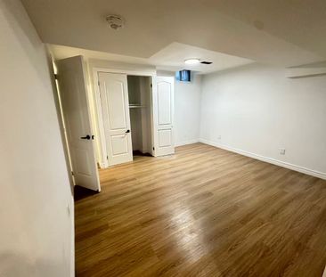 For Lease - 12 Goldsmith Crescent, Newmarket, Ontario - Photo 6