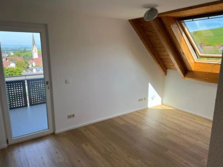 Ebringen - Wohlfühl - 3-Zimmer-DG-Wohnung mit herrlichem Blick - Photo 2