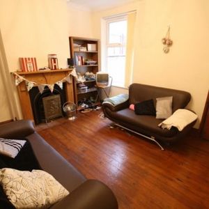 3 Bed - Barclay Street, Leicester, - Photo 2