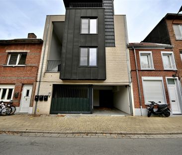 Appartement met 2 slaapkamers, terras en staanplaats. - Photo 4