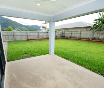 SPACIOUS THREE BEDROOM HOME, IN SOUGHT AFTER WHITE ROCK! - Photo 2