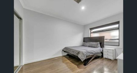 “Perfect for Large Families – 5 Bedrooms & Alfresco Living!” - Photo 2