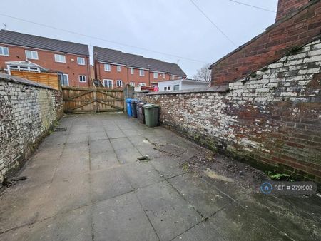 2 bedroom terraced house to rent - Photo 4