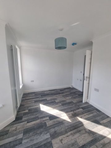 5 Bed Terraced House, Leahurst Road, SE13 - Photo 2