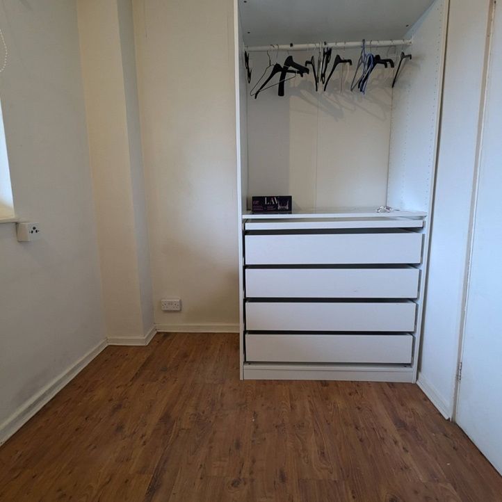 2 Bed Maisonette, Lampeter Square, W6 - Photo 1