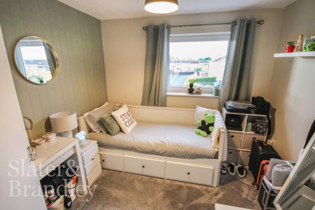 4 bedroom townhouse to rent - Photo 5