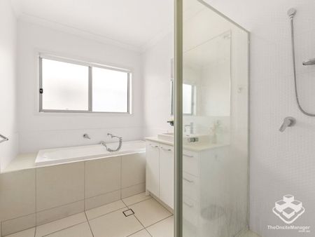 Modern Family Home in Prime Coomera Location For Rent - Photo 4