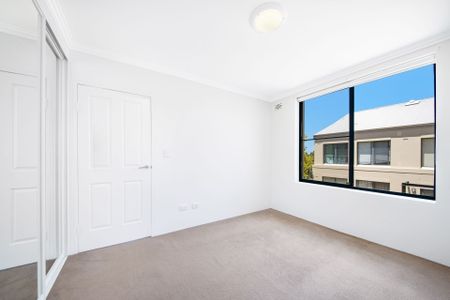 IDEALLY LOCATED APARTMENT! - Photo 3