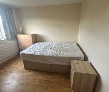 Room in a Shared House, Burnley Road, NW10 - Photo 4