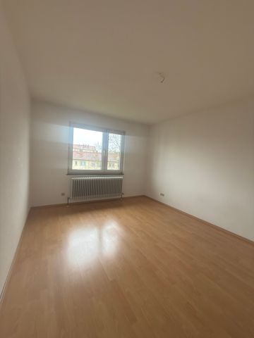 Gepflegte 3 Zimmer Wohnung mit Balkon - Foto 2