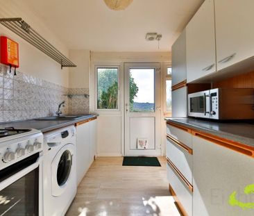 4 bedroom terraced house to rent - Photo 1