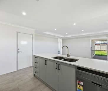 New Build Home with Large Rear Yard! - Photo 3